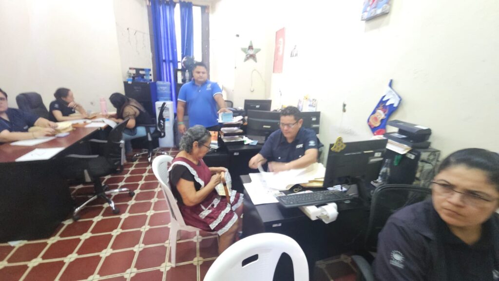 COMERCIANTES DE SANTA ANA FUERON COMPENSADOS CON INCENTIVO ECONÓMICO DURANTE REUBICACIÓN DEL MERCADO