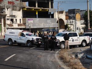 ATAQUE ARMADO E INCENDIO DE MICROBUS DEJA UN MUERTO Y SEIS HERIDOS EN ACAPULCO