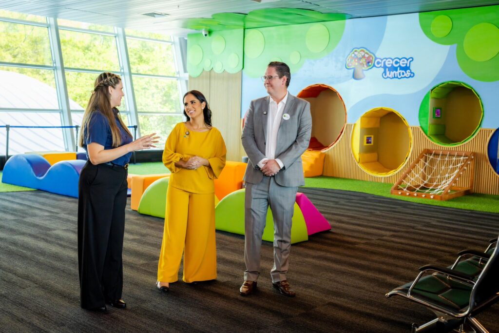 PRIMERA DAMA CERTIFICA COMO FAMILY FRIENDLY AL AEROPUERTO INTERNACIONAL DE EL SALVADOR