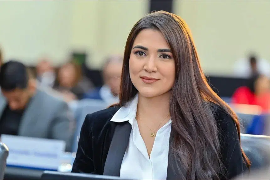 “SALGAN DE LOS SALONES Y ESCUCHEN A QUIENES SUFRIERON LA VIOLENCIA” MANIFIESTA DIPUTADA ALEXIA RIVAS