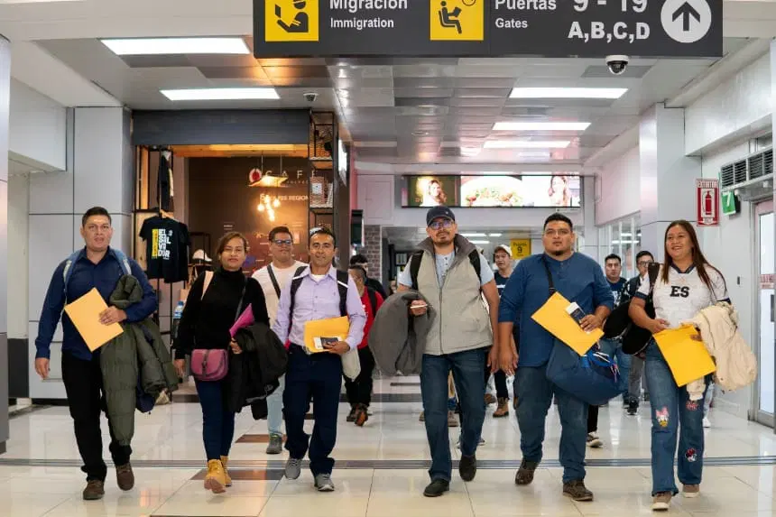 GOBIERNO OFRECE SUBSIDIO DE $300 A EMPLEADORES QUE CONTRATEN JÓVENES RETORNADOS