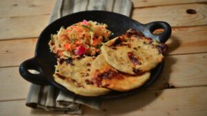 PUPUSAS SALVADOREÑAS DAN EL SALTO A AMAZON Y LLEVAN EL SABOR NACIONAL AL MUNDO