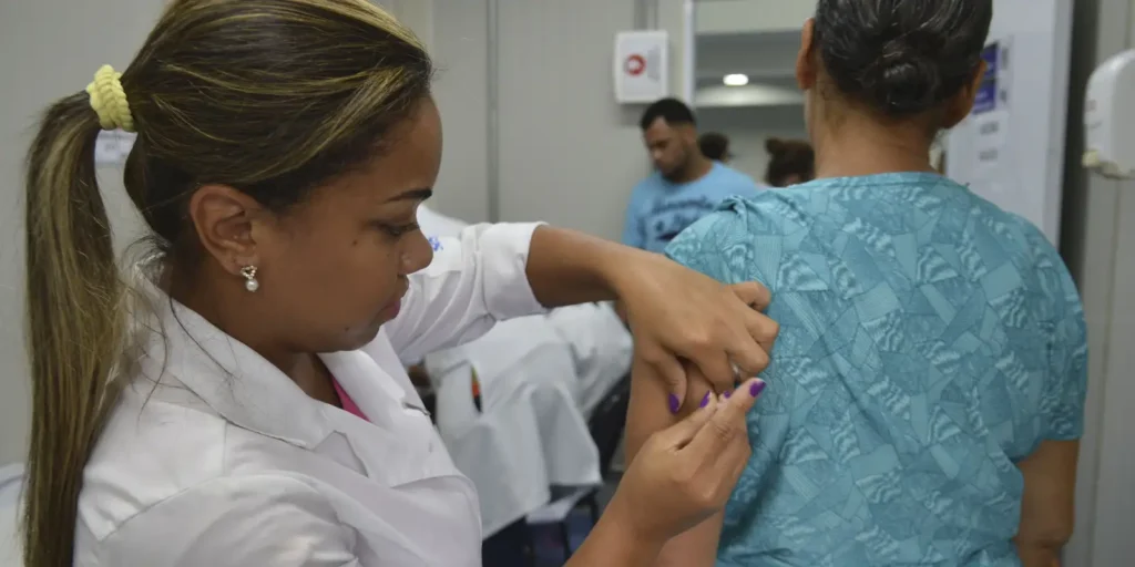 VACUNA CONTRA EL VIRUS DEL PAPILOMA HUMANO (VPH) ES GRATUITA