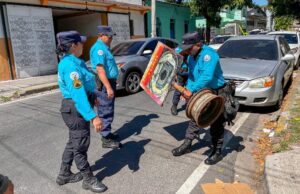 CAM RETIRA OBSTÁCULOS Y LIBERA CALLES EN LOS ALREDEDORES DEL PARQUE CENTENARIO