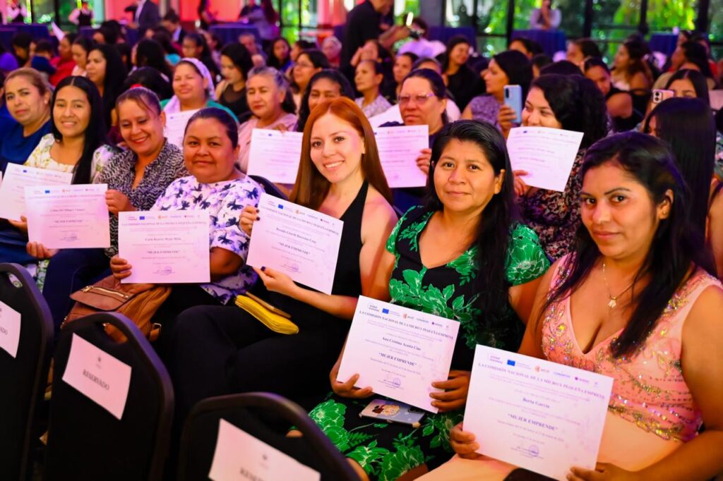 MÁS DE 200 EMPRENDEDORAS HAN SIDO CAPACITADAS CON EL PROGRAMA “MUJER EMPRENDE”