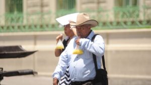 OLA DE CALOR GOLPEA EL SALVADOR: ADVIERTEN TEMPERATURAS DE HASTA 40°C