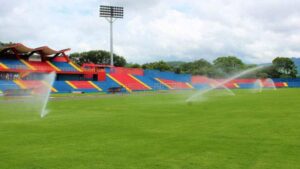 ASAMBLEA AVALA FONDOS PARA QUE ÓSCAR QUITEÑO DE SANTA ANA SEA RENOVADO