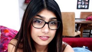 MIA KHALIFA ROMPE EN LLANTO AL DENUNCIAR BOMBARDEOS EN LÍBANO