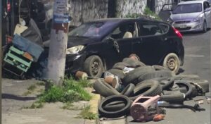 DEJAN VEHÍCULO ABANDONADO TRAS PERCANCE EN MEJICANOS