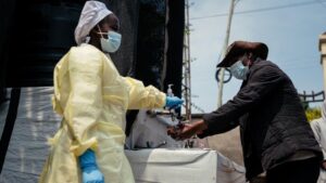 OMS DECLARA EMERGENCIA INTERNACIONAL POR AVANCE DE VARIANTE SIN VACUNA