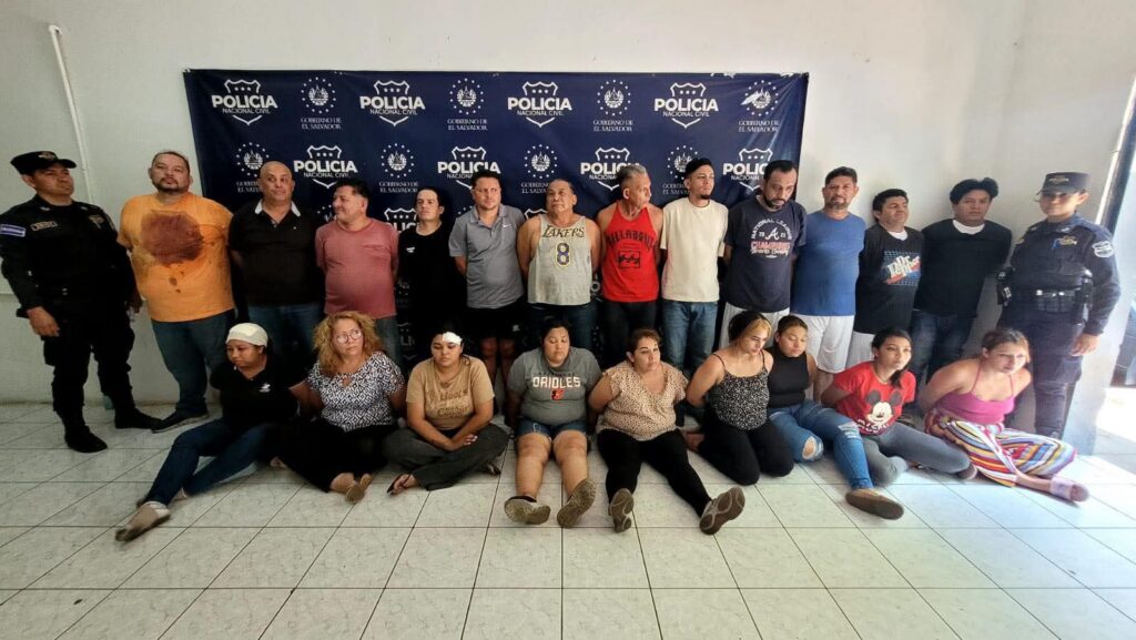DISTURBIOS EN BAR DE SAN MIGUEL TERMINAN CON 21 PERSONAS ARRESTADAS