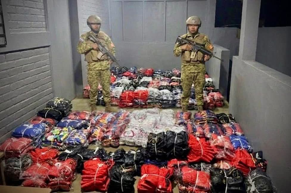 MILITARES DECOMISAN A CONTRABANDISTAS ROPA VALORADA EN MÁS DE $25 MIL
