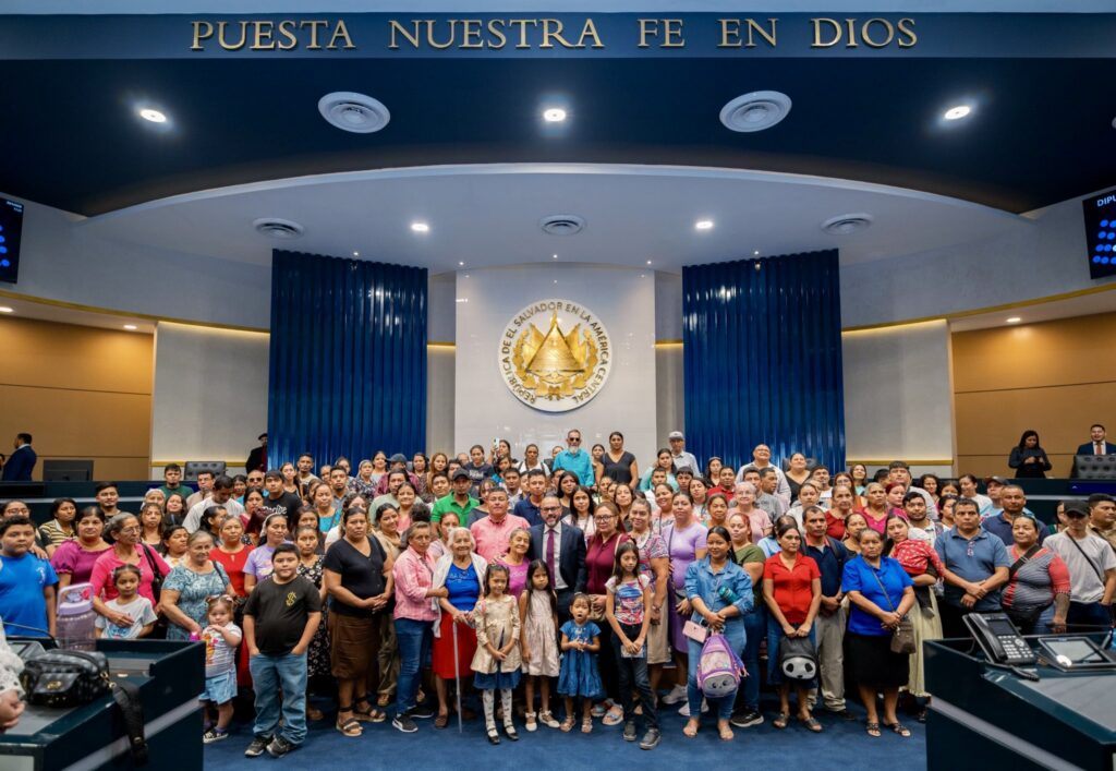 174 FAMILIAS ESTAFADAS PODRÁN SER DUEÑAS DE SUS TERRENOS: ASAMBLEA DA LUZ VERDE