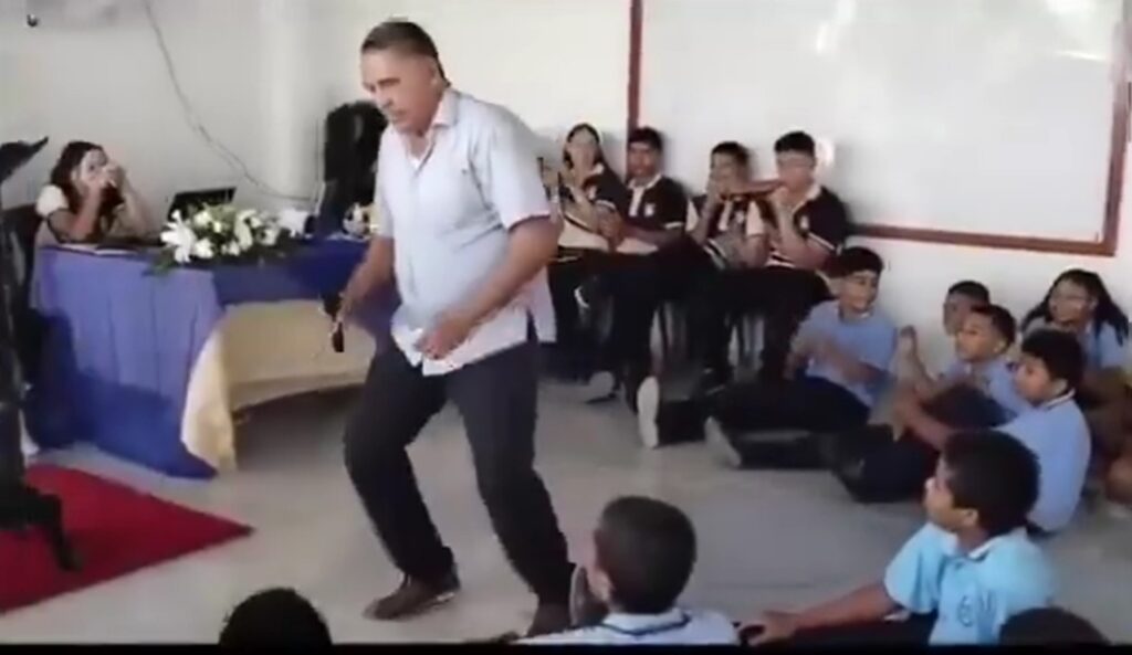 DOCENTE FALLECE FRENTE A SUS ESTUDIANTES DURANTE CLASE DE LITERATURA EN COLOMBIA