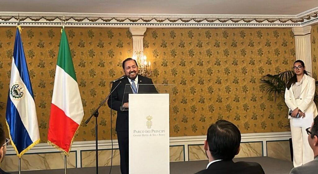 EMBAJADOR EFRÉN BERNAL IMPULSA HISTÓRICO ENCUENTRO ÍTALO-SALVADOREÑO EN ITALIA