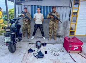 CAPTURAN A SUPUESTO REPARTIDOR DE COMIDA RÁPIDA CON MARIHUANA EN SOYAPANGO