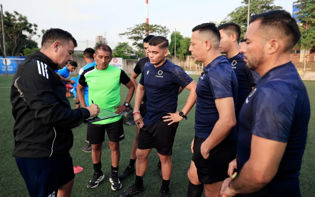 QUINTETO ARBITRAL ENSAYA JUGADAS CLAVE PREVIO A LA GRAN FINAL DEL CLAUSURA 2026