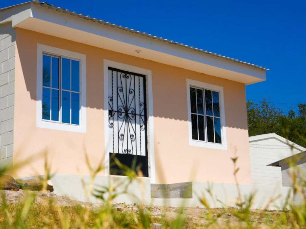 GOBIERNO ENTREGARÁ INMUEBLES A 101 FAMILIAS DE CUATRO DEPARTAMENTOS DEL PAÍS