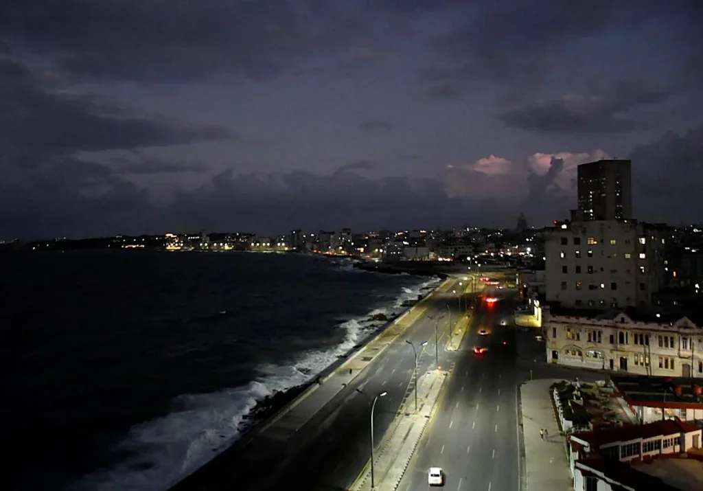 APAGÓN TOTAL EN CUBA: EL PAÍS SE QUEDA SIN LUZ