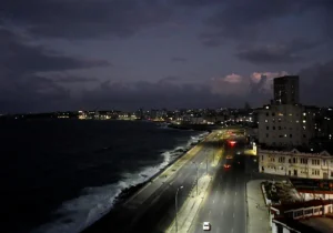 APAGÓN TOTAL EN CUBA: EL PAÍS SE QUEDA SIN LUZ