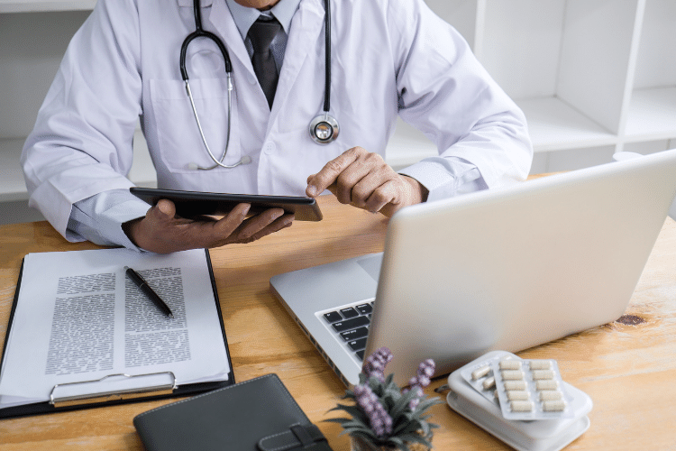 MÉDICO DEL ISSS ENFRENTARÍA PROCESO SANCIONATORIO POR ABANDONAR FUNCIONES
