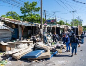 SOYAPANGO INTENSIFICA LABORES DE LIMPIEZA EN CALLES SATURADAS CON BASURA
