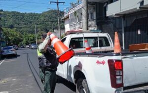 ALCALDÍA DE SANTA TECLA REITERA QUE LOS PARQUEOS EN VÍAS PÚBLICAS NO PUEDEN SER RESERVADOS