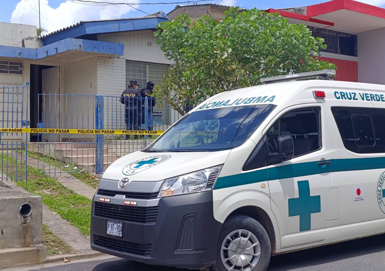 AUTORIDADES ENCONTRARON A DOS ADULTOS MAYORES SIN VIDA EN SANTA ANA