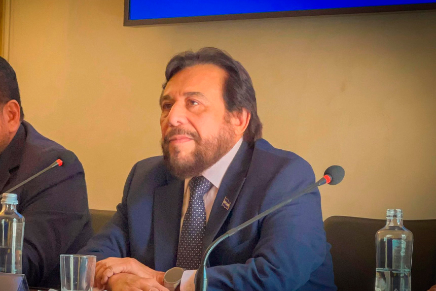 VICEPRESIDENTE ULLOA RESALTA RÉCORD DE PARTICIPACIÓN EN EL VOTO EXTERIOR