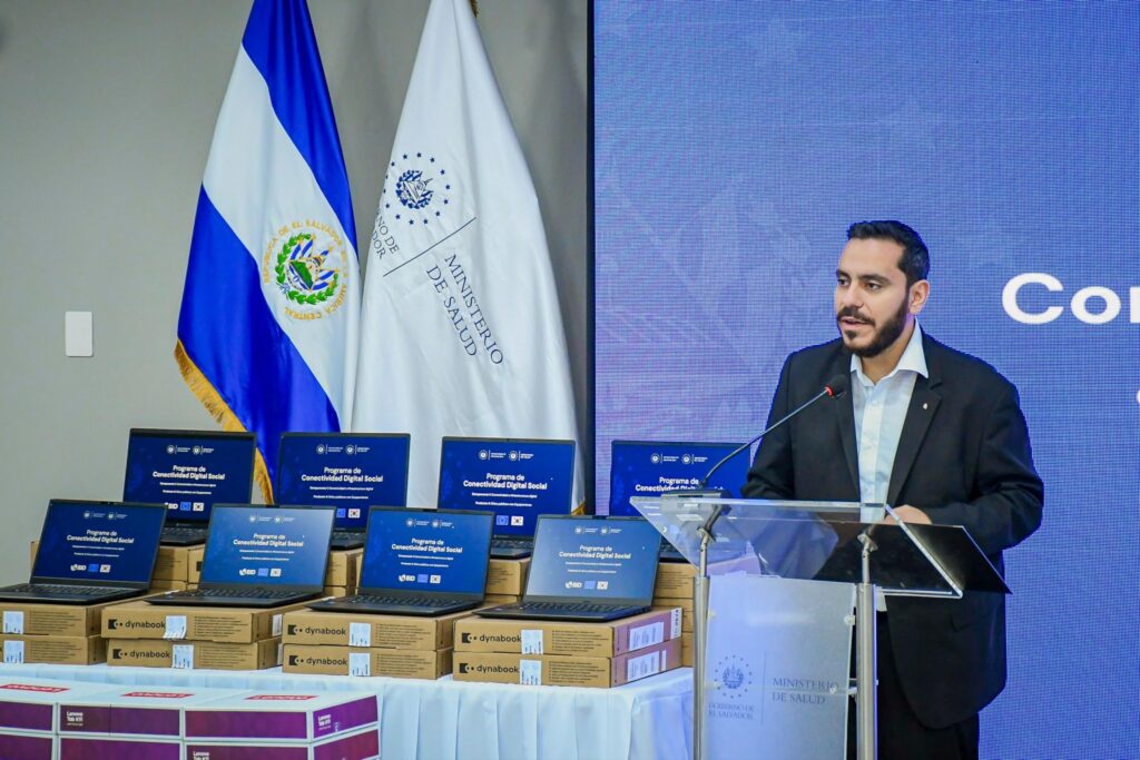 ENTREGAN MÁS DE 17 MIL EQUIPOS INFORMÁTICOS A PERSONAL MÉDICO DE LA RED PÚBLICA DE SALUD