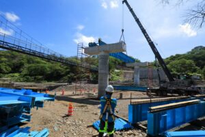 AVANZAN TRABAJOS DE CONSTRUCCIÓN DE PUENTE SOBRE EL RÍO EL SAUCE EN LA UNIÓN