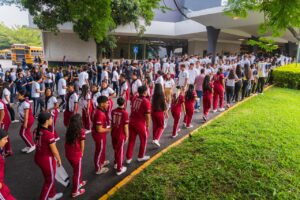 MILES DE BACHILLERES SERÁN BENEFICIADOS CON BECAS UNIVERSITARIAS