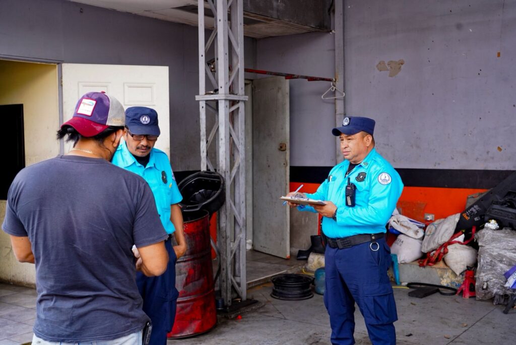 CAM VERIFICA LEGALIDAD DE TALLERES Y REPUESTERAS EN SAN SALVADOR CENTRO
