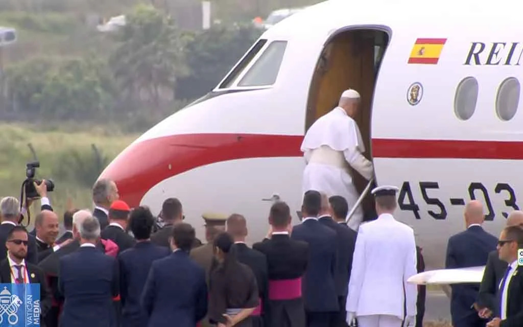 DESPERFECTO OBLIGÓ AL PAPA LEÓN XIV A CAMBIAR DE AVIÓN