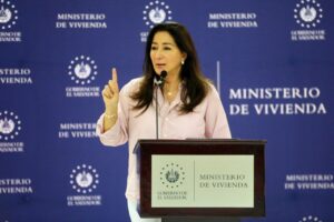 «RESTITUYENDO LO QUE ES JUSTO»: MÁS FAMILIAS ESTAFADAS POR ARGOZ RECIBEN ESCRITURAS