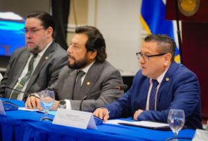 «UNIDOS, EMPRESARIOS, TRABAJADORES Y GOBIERNO DEBEMOS MANTENER EN ALTO EL SALVADOR»