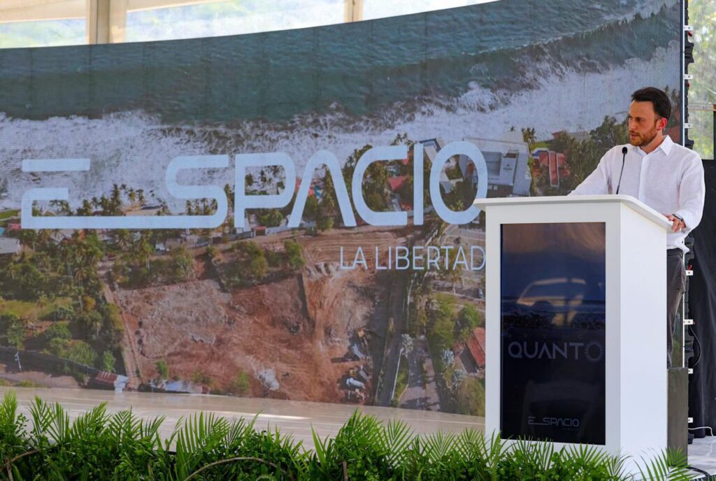 COLOCAN PRIMERA PIEDRA DE PLAZA ESPACIO LA LIBERTAD, LA NUEVA PLAZA COMERCIAL EN LA LIBERTAD COSTA
