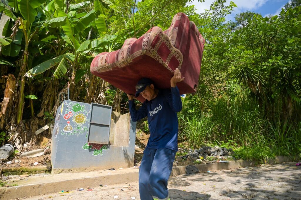 ALCALDIA DE SAN SALVADOR CENTRO EJECUTA JORNADAS DE RETIRO DE DESECHOS VOLUMINOSOS