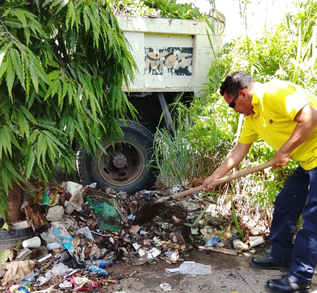 MOP MANTIENE TRABAJOS DE RETIRO DE DESECHOS EN ILOPANGO