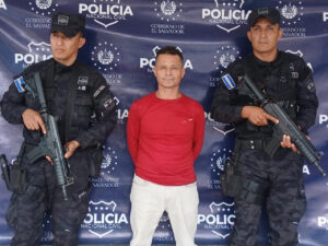 TRAS LA CAPTURA DE PANDILLERO, AUTORIDADES DESMANTELAN PUNTO DE DROGA LIGADO A LA MS-13 EN IZALCO