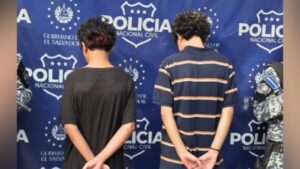 CAPTURAN A DOS ADOLESCENTES ACUSADOS DE COMERCIALIZAR ESTUPEFACIENTES EN SAN SALVADOR OESTE