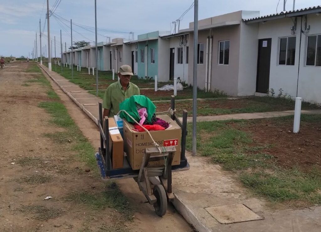 FAMILIAS SONSONATECAS RECIBEN LAS LLAVES DE SUS NUEVOS HOGARES EN EL PROYECTO «EL MILAGRO»