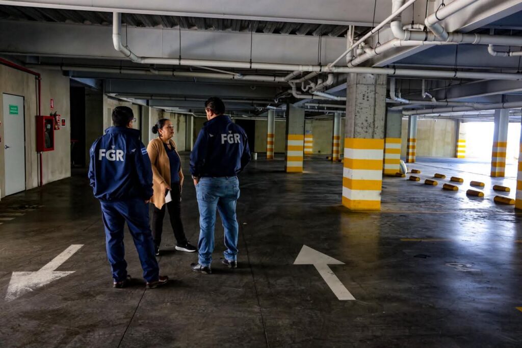FISCALÍA EN TERRENO: INVESTIGAN COLAPSO DE MURO EN CONDOMINIO PANAMERICANA