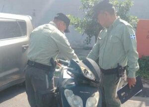 ALCALDÍA EN SANTA TECLA TOMA MEDIDAS CONTRA MOTOCICLETAS QUE «APARTAN» ESPACIO
