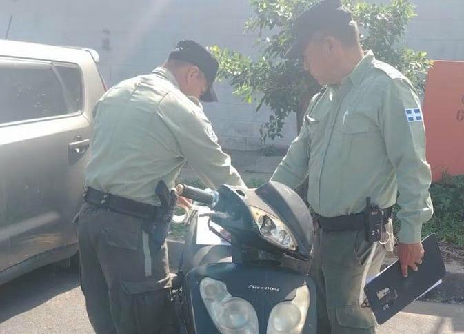 ALCALDÍA EN SANTA TECLA TOMA MEDIDAS CONTRA MOTOCICLETAS QUE «APARTAN» ESPACIO