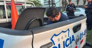 ALCOHOL AL VOLANTE TERMINA EN DESASTRE: OCHO VEHÍCULOS RESULTAN DAÑADOS EN ANTIGUO CUSCATLÁN
