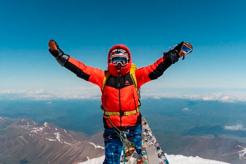 ALFA KARINA ARRUÉ LOGRA SEXTA CUMBRE CONTINENTAL EN RUTA A LAS SIETE CUMBRES
