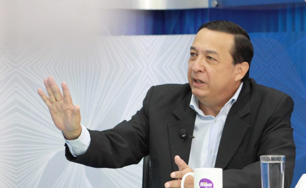 CARLOS ARAUJO SOSTIENE QUE EL NUEVO HOSPITAL ROSALES ES UNA HERENCIA DEL FMLN