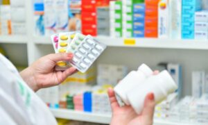FACILITAN EL INGRESO DE DONATIVO DE MEDICAMENTOS PARA ATENDER A LOS SALVADOREÑOS