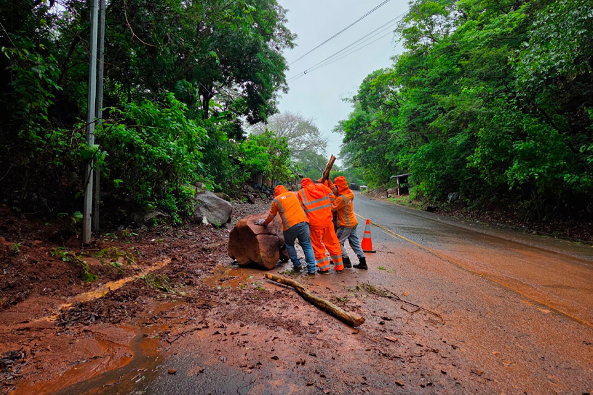 DERRUMBES Y ÁRBOLES CAÍDOS CONCENTRAN LA MAYOR CANTIDAD DE INCIDENTES EN LA RED VIAL